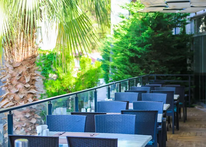 Tropical Deluxe Отель