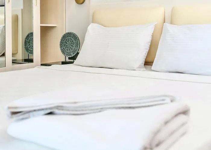 Отель Tropical Deluxe