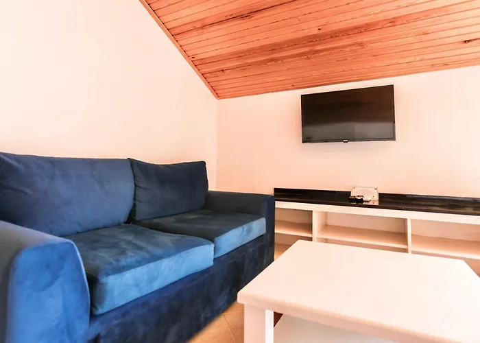 Отель Tropical Deluxe