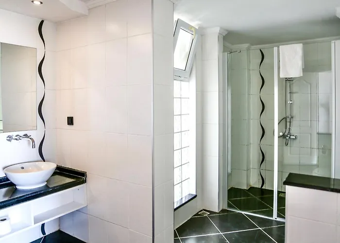 Отель Tropical Deluxe