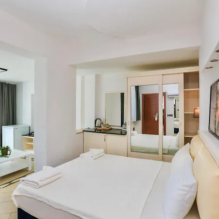 Tropical Deluxe فندق 4*