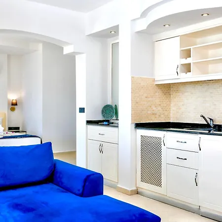 Tropical Deluxe فتحية