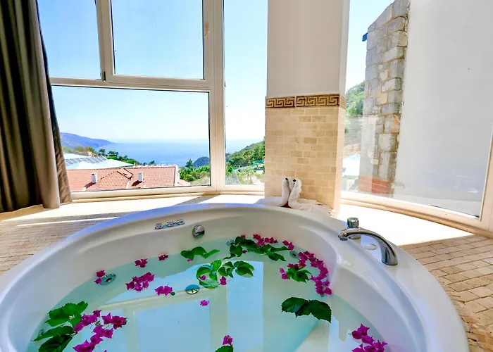 Tropical Deluxe Hotel 4*