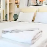Hotel Tropical Deluxe