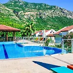 Tropical Deluxe Hotel 4*