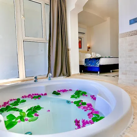 Tropical Deluxe Hotel