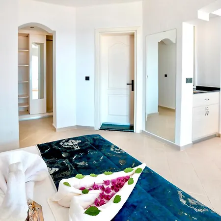 Tropical Deluxe Hotel 4*