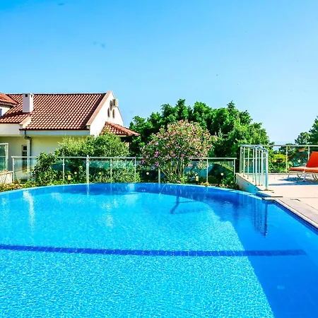 Tropical Deluxe Hotel