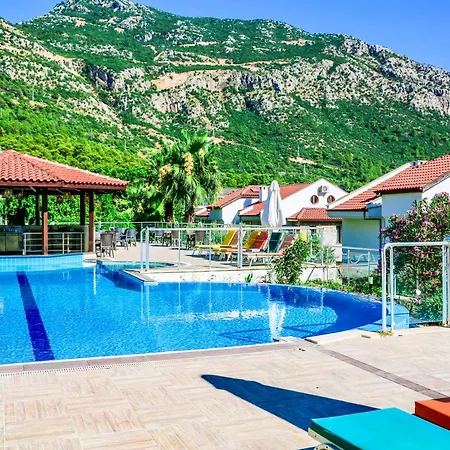 Tropical Deluxe Otel 4*